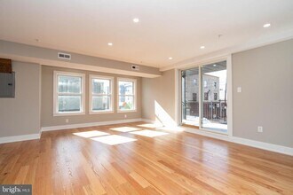 Building Photo - 1711 S 5th St