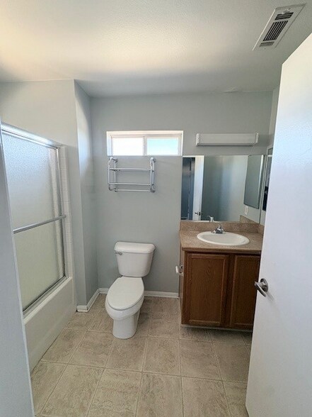 Building Photo - 42925 Madison St