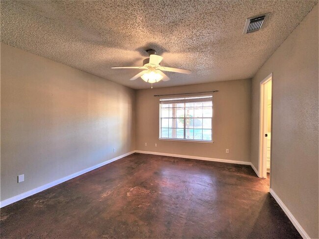 Building Photo - 2701 Parrott Ave