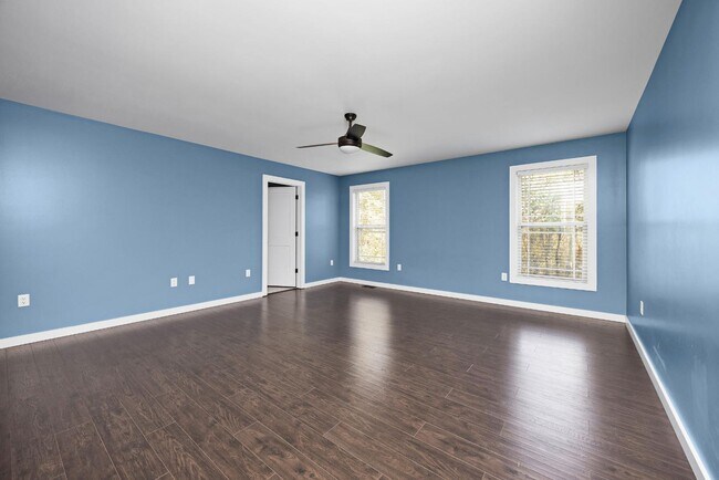 Building Photo - 369 Meadowview Dr