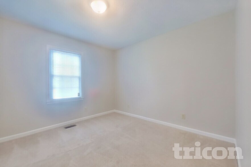 Building Photo - 234 Deerchase Dr