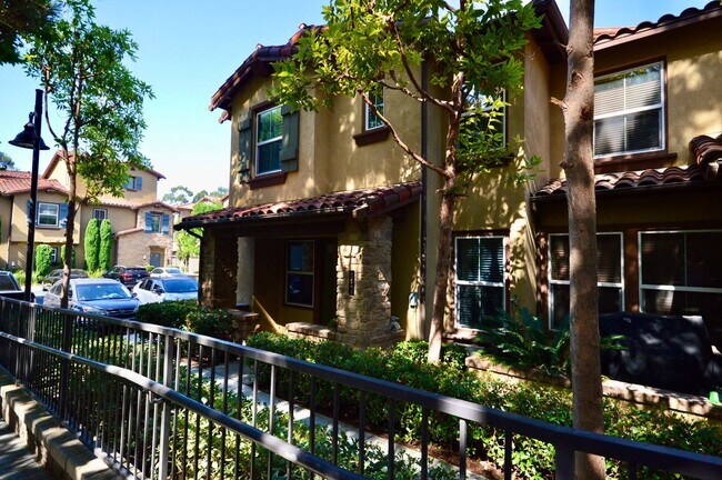 Building Photo - Charming 3-Bedroom Irvine Condo with Attac...
