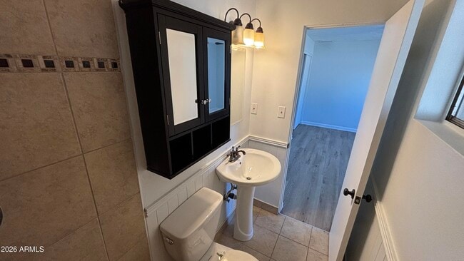 Building Photo - 1000 W Elna Rae St