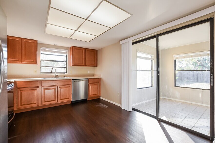 Building Photo - 1332 Andes Dr