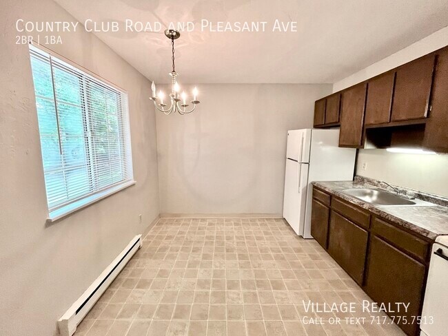Building Photo - 607 Country Club Rd