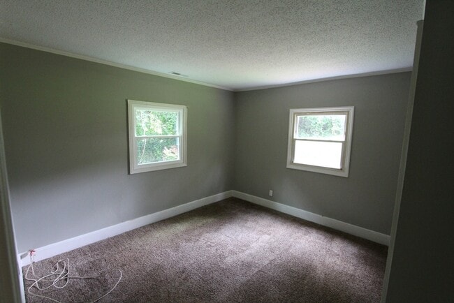 Building Photo - 725 Lucas St