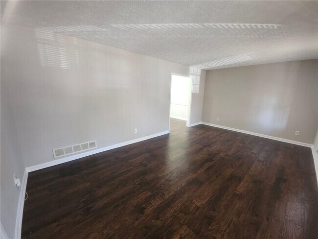 Building Photo - 2337 Pebble Rock E