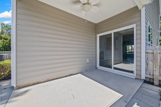Building Photo - Idyllic 3-bed, 2.5 bath in the desirable W...
