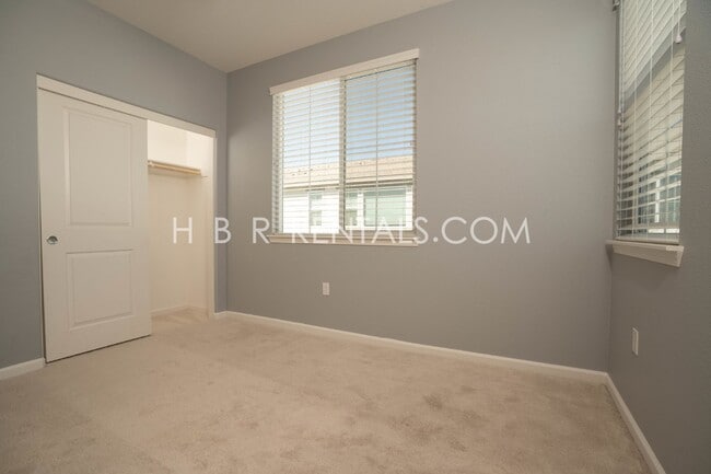 Building Photo - 1609 Marina Dr