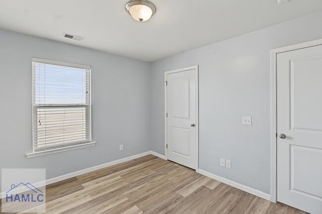 Building Photo - 141 Davila St