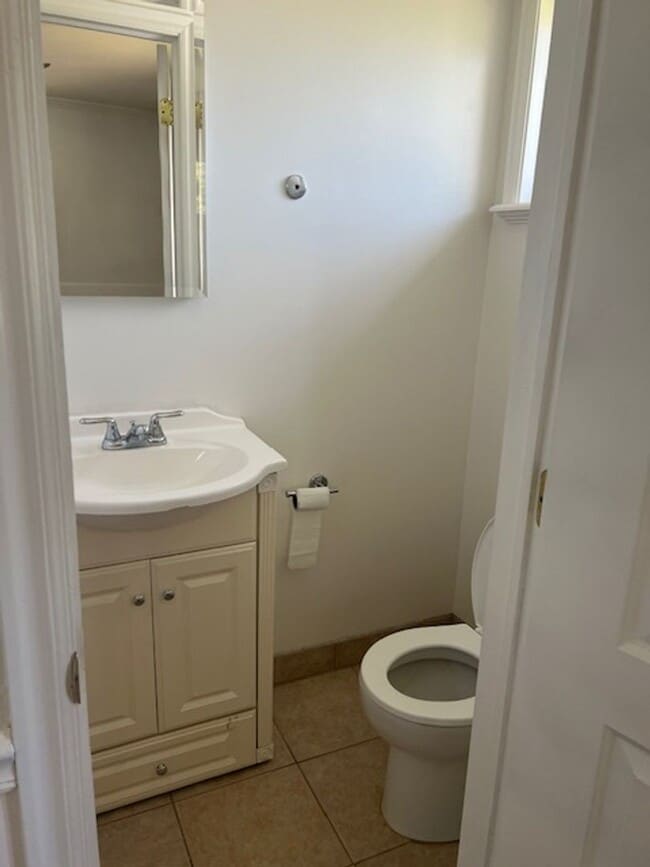 Building Photo - Kaysville 4 Bedroom, 2.5 Baths, big 2 car ...