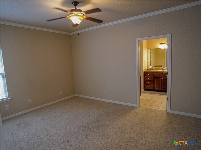 Building Photo - 1651 Hanz Dr