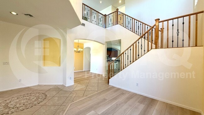 Building Photo - 2131 E Yellowstone Pl