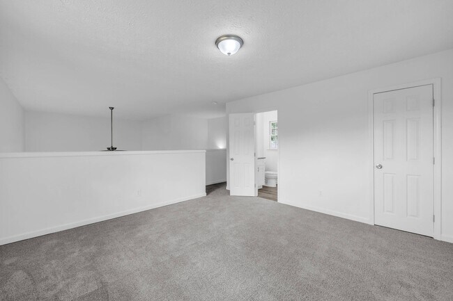 Building Photo - 1