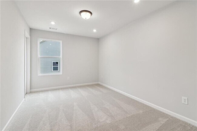 Building Photo - 2072 Buice Lake Pkwy