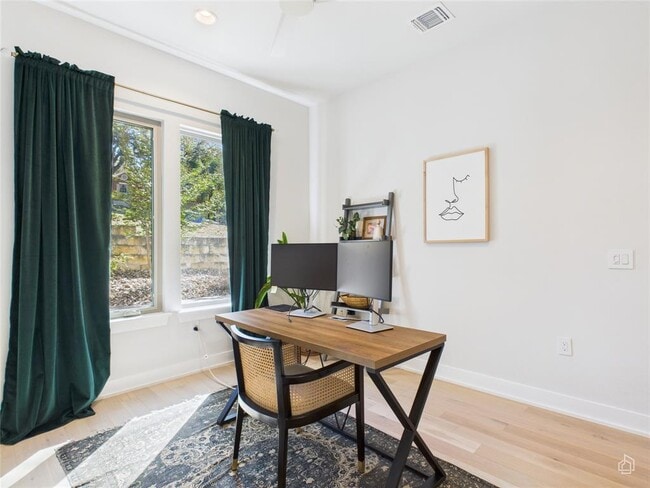 Building Photo - 3002 Sunridge Dr