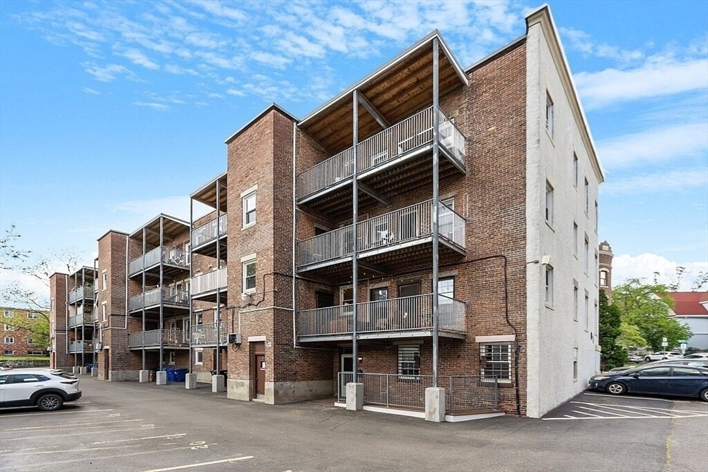 Building Photo - 6 Radcliffe Rd