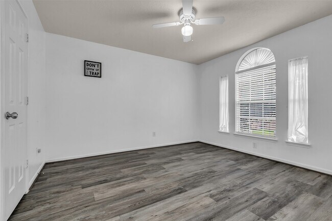 Building Photo - 210 Billingford Dr