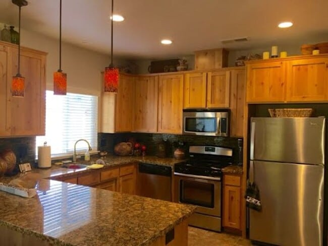 Building Photo - 3bd 2 ba