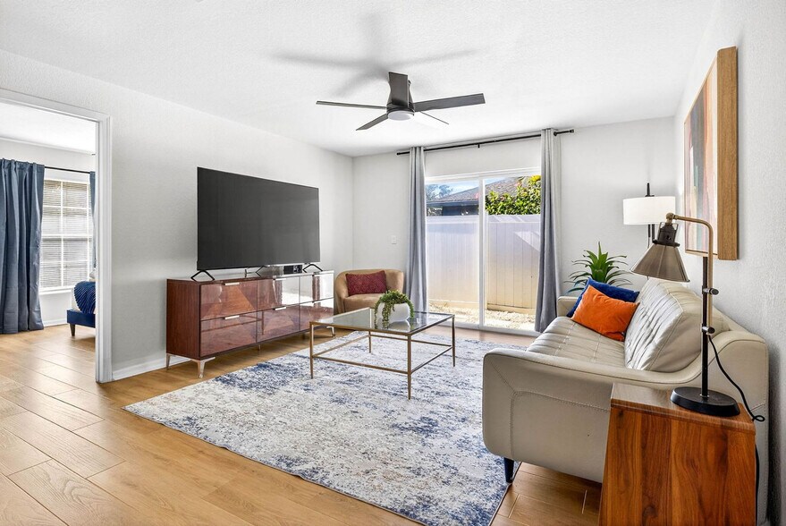 Building Photo - 310 W Warren Ave