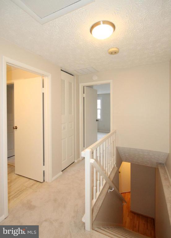 Building Photo - 8032 Grandview Ct