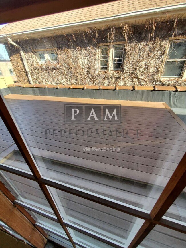 Building Photo - 5525 W North Ave