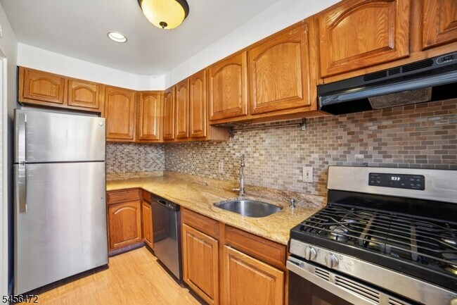 Building Photo - 176 Millburn Ave