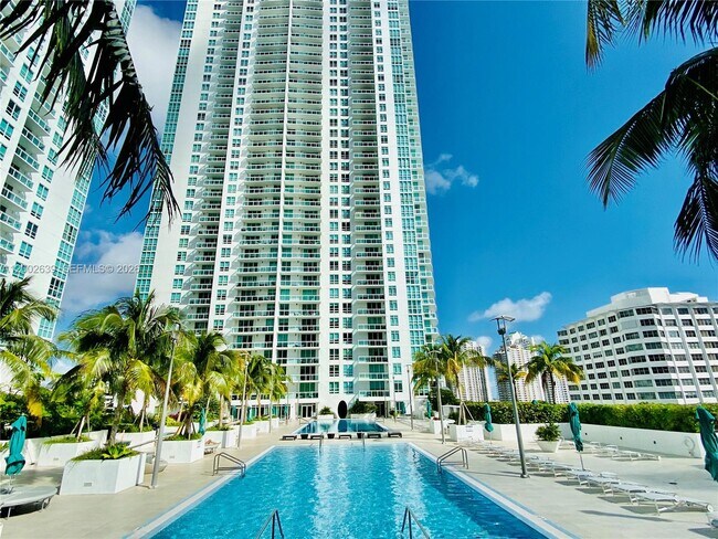 Building Photo - 950 Brickell Bay Dr