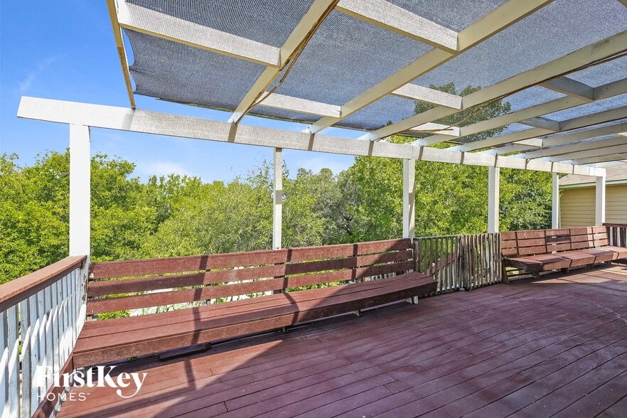 Building Photo - 315 Willow Grove Dr