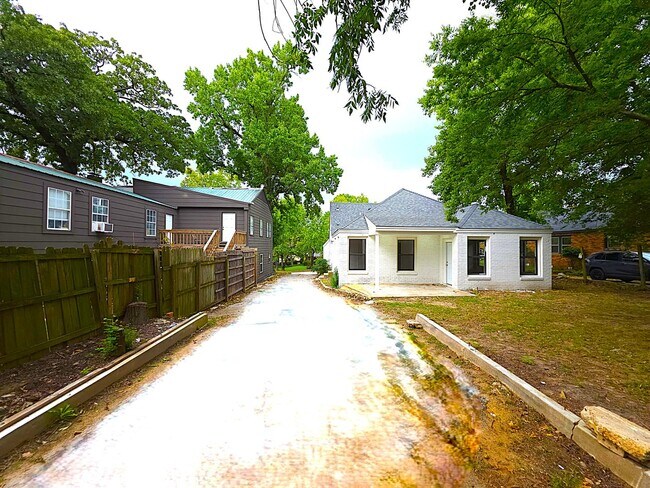Building Photo - Fully Remodeled Home in the Heart of Tyler...