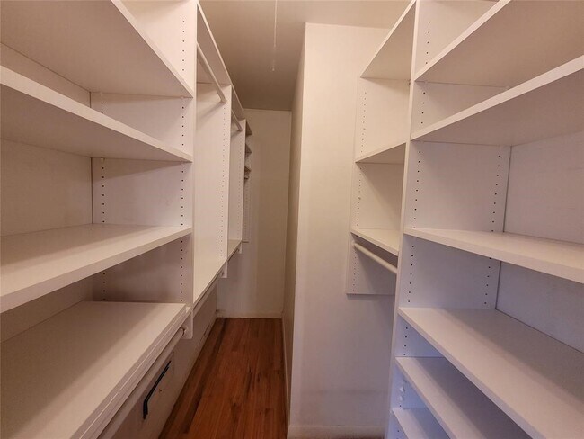 Building Photo - 45 Kenilworth Rd