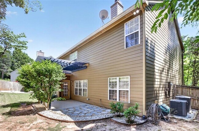 Building Photo - 2885 Stonehenge Ct