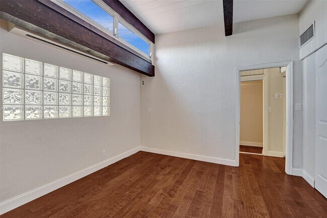 Building Photo - 760 E Coco Plum Cir