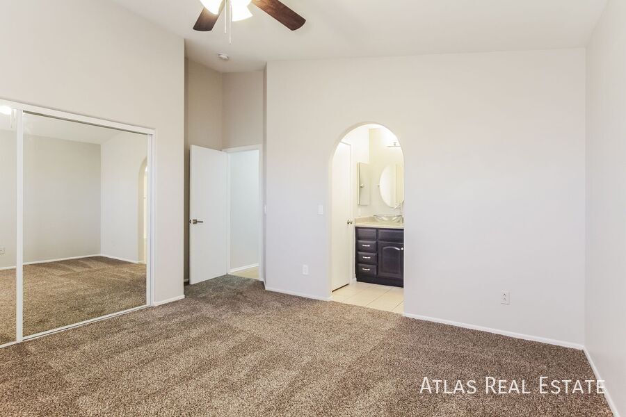Building Photo - 3106 W Lone Cactus Dr