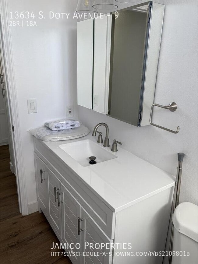 Building Photo - 13634 S Doty Ave