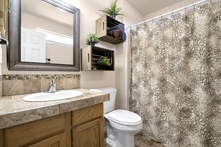 Master Bathroom - 500 Broadview Dr