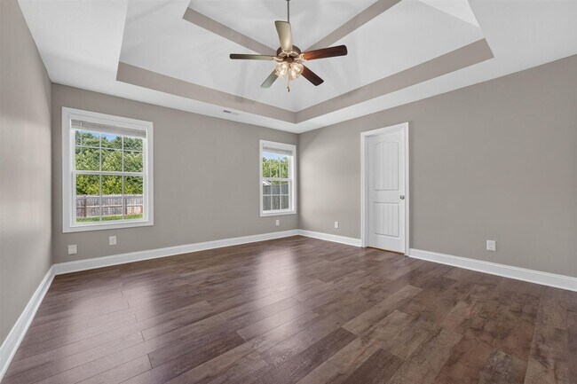Building Photo - Pet Friendly Three Bedroom!