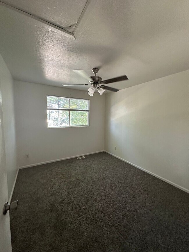 Building Photo - 314 N 49th Ave Ct