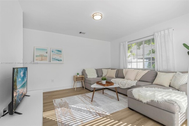 Primary Photo - 2661 SW 28th Ct