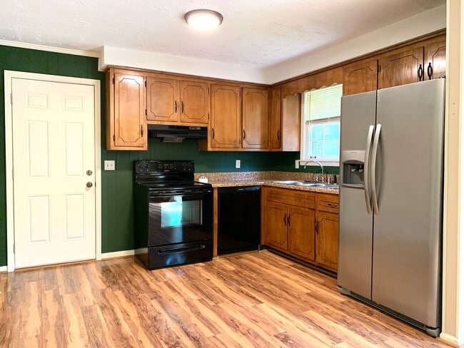Building Photo - 339 Lake Ct Dr