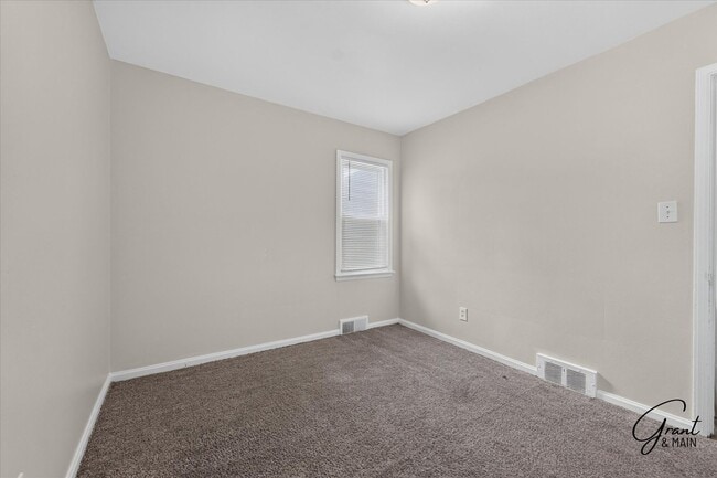 Building Photo - 4 Bedroom Home - $1,550