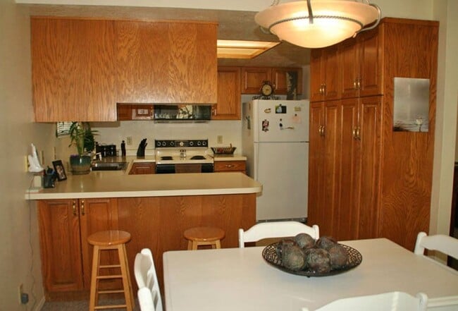 Building Photo - 38 E 200 S