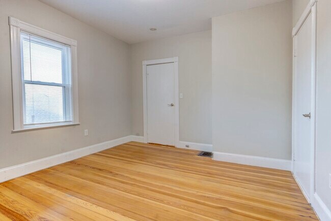 Building Photo - 90 Safford St