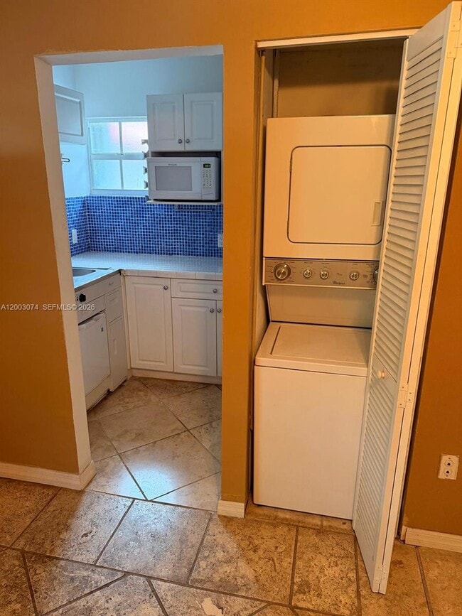 Building Photo - 401 Warren Ln