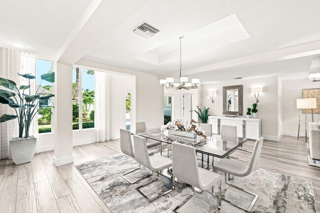 Building Photo - 2367 Queen Palm Rd