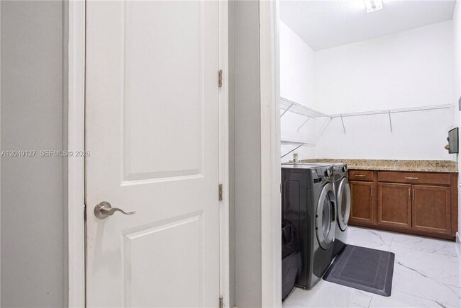 Building Photo - 5850 Whippoorwill Cir