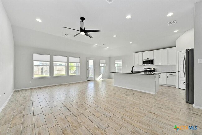 Building Photo - 250 Sage Meadows Dr