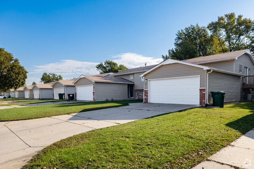 Primary Photo - Parkview Townhomes