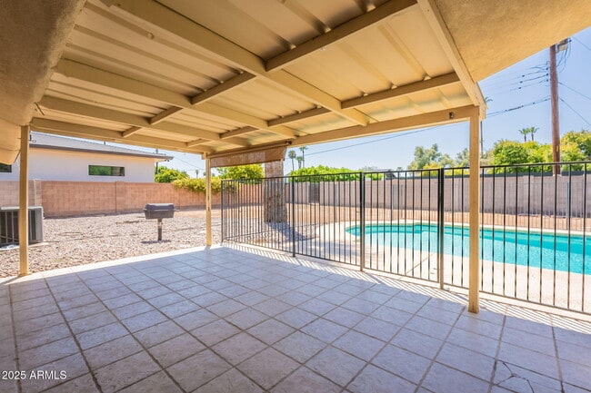Building Photo - 6839 E Montecito Ave