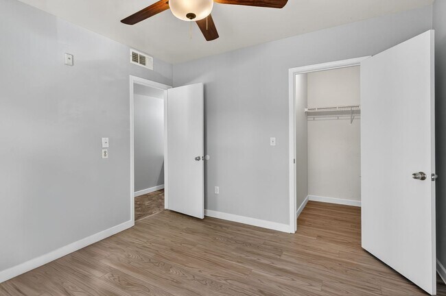 Building Photo - *MOVE-IN READY* GREAT UPPER LEVEL 2-BEDROO...